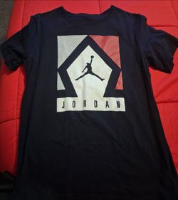 Boys Jordan shirt size XL