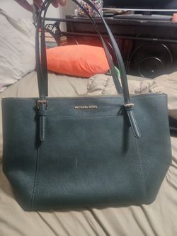 Green Michael Kors Purse 20.00.