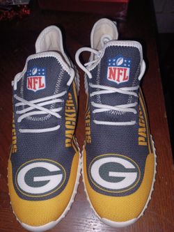 Men's size 8 NFL packers  shoes new. Small helmet