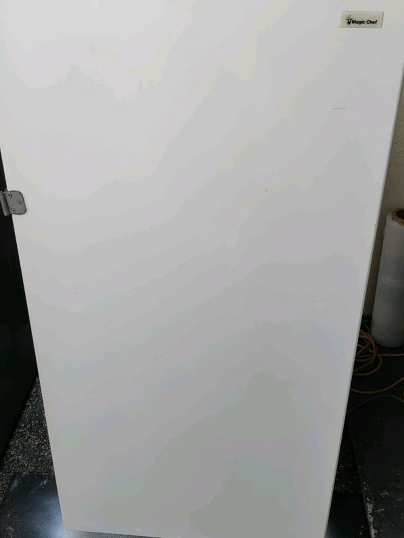 Like New Magic Chef Stand Up Freezer Brand New On The Inside Works Perfect With Warranty