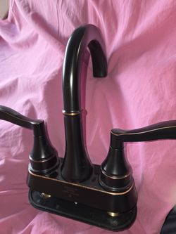 Bathroom sink faucet