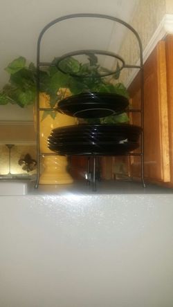 Black plate stand w plates