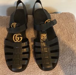 GUCCI RUBBER BUCKLE STRAP SANDAL
