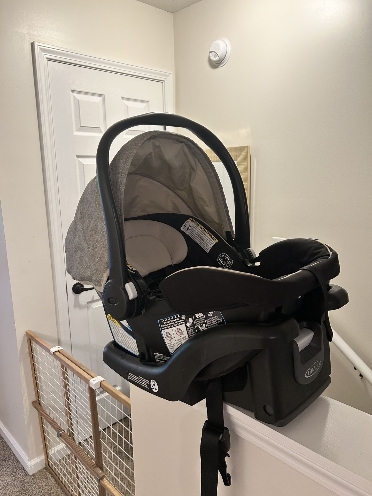 GRACO INFANT CAR SEAT with base