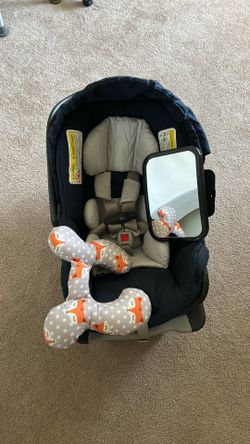 Chicco KeyFit Infant Car Seat and Base + Baby Car Mirror + Baby pillow