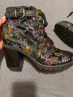 Vintage Diba embroidered boots