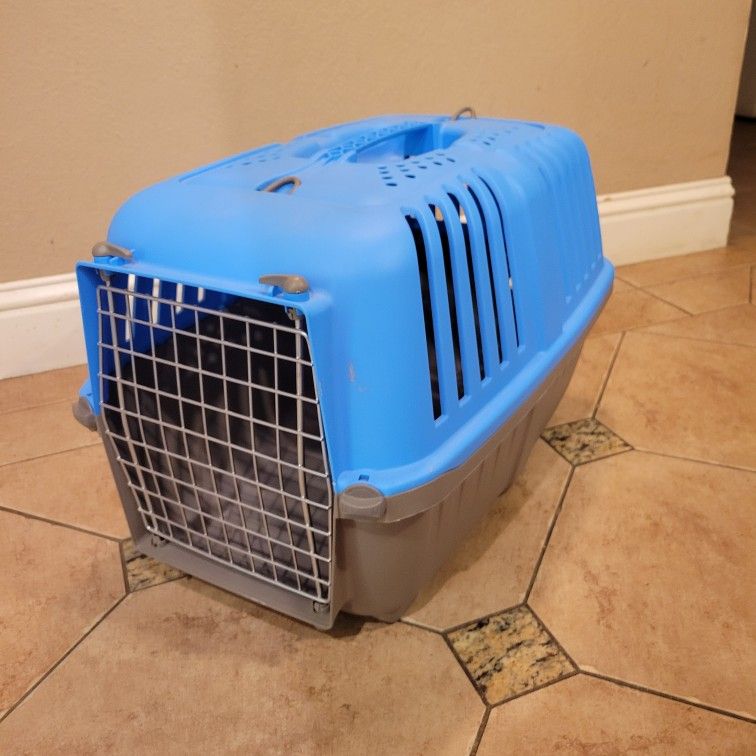 Pet Carrier. Like New.