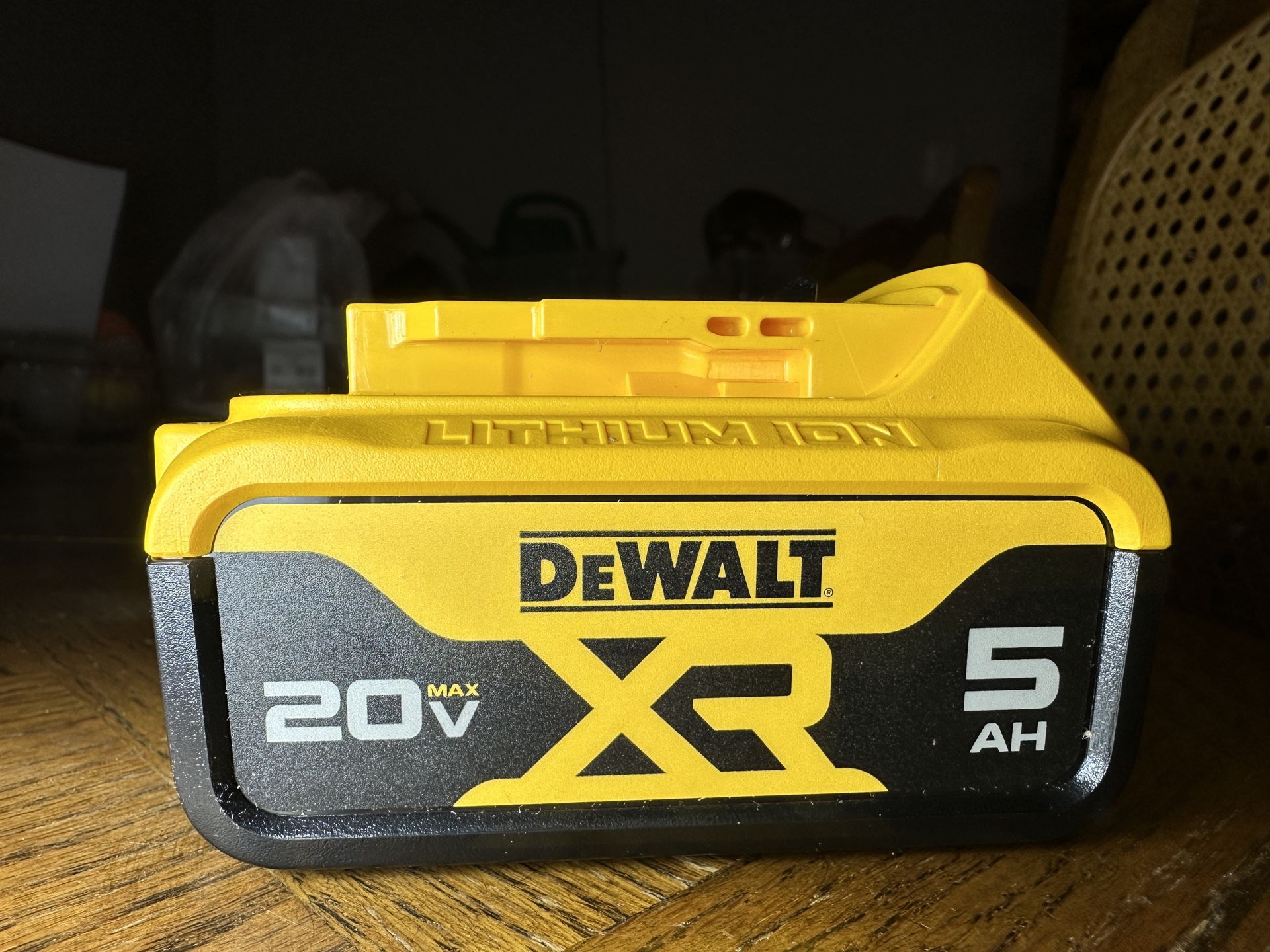 DEWALT BATTERY 5 Ah