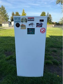 ABSOCOLD upright Freezer (5.0 cu ft)