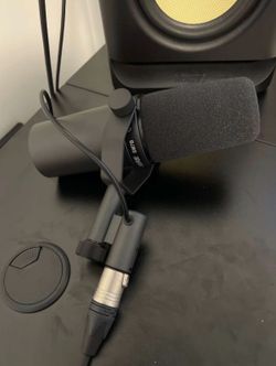 Shure SM7B Dynamic Cardioid Vocal Microphone