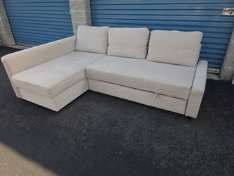 Free delivery nearby of sectional