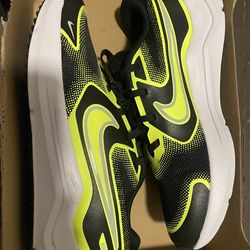 Black / Green Nike Cosmic Runners 7.5W