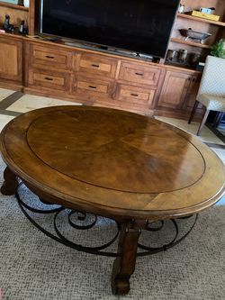 Elegant deluxe coffee table $480
