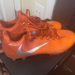 🚨🚨🚨Nike Zoom Vapor cleats  (Classics IYKYK) 