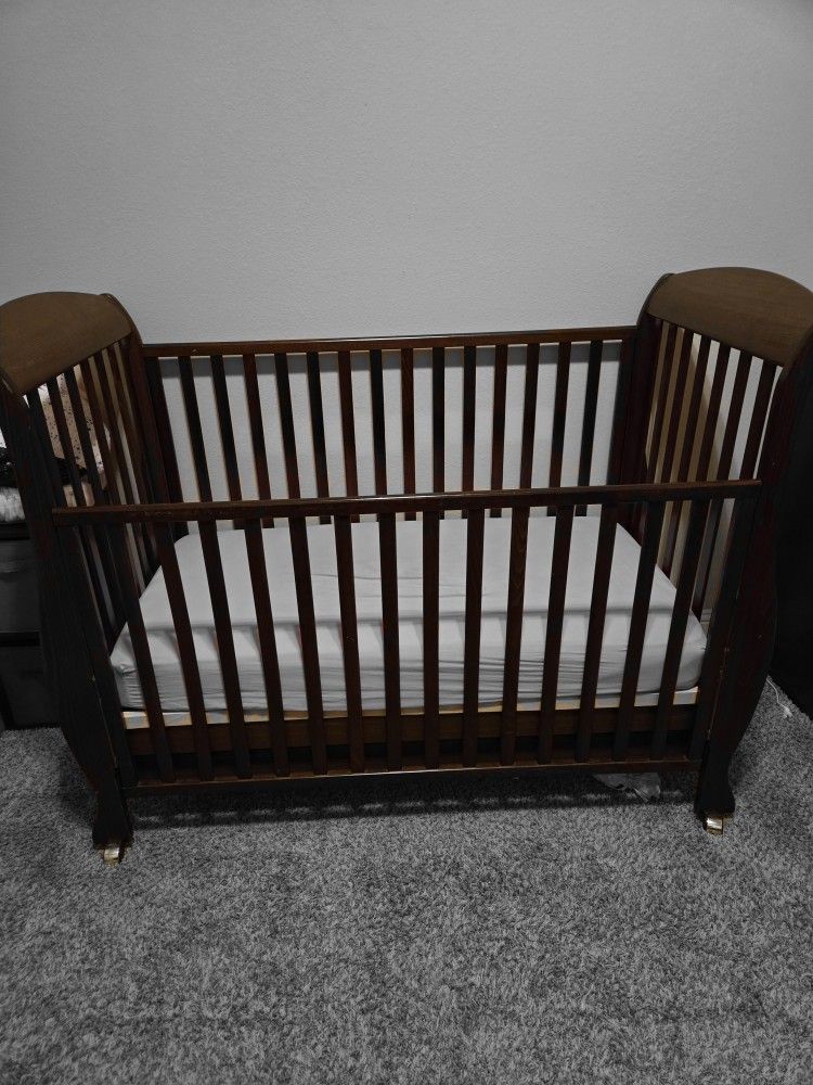 Pali Convertible Crib And Matress