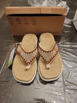 New Women's sandals size (6)