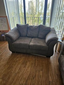 King Bed Couch Sofa And  Dining Table And Chair