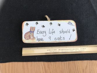 Humorous cat wall plaque Every life should have 9 cats!