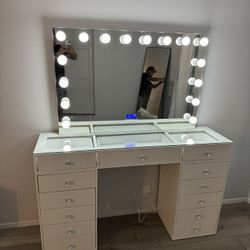 Makeup Vainty With Glass Top