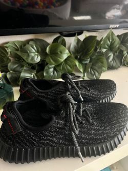 Black Adidas yeezy