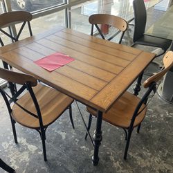 Dining Table & 4 Chairs 