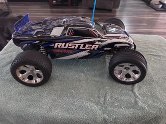 Traxxas Rustler- with Battery Charger
