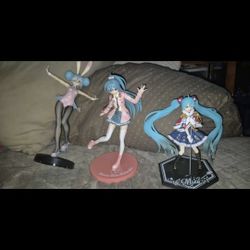 Miku Statues