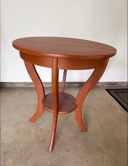 Richardson Brothers Solid Cherry Wood Round Table