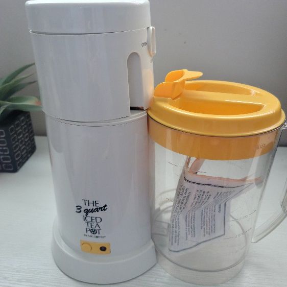 MR COFFEE Cocomotion 4 Cup Automatic HOT CHOCOLATE MAKER Machine HC4 for  Sale in Lake Worth, FL - OfferUp