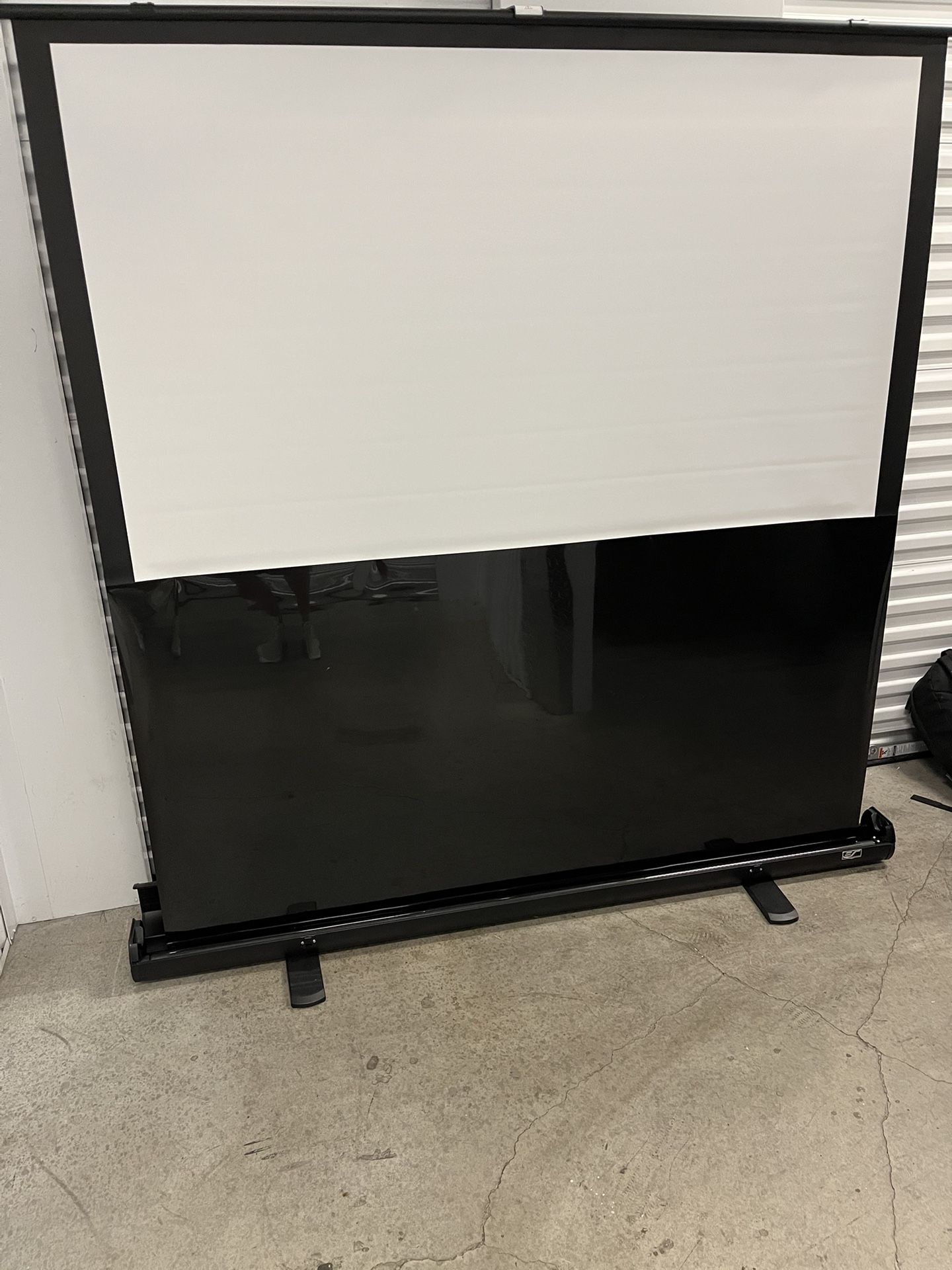 EZ CINEMA 2 Projector Screen