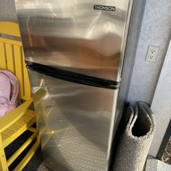 Refrigerator Thomson  ( Only Freezer Working)