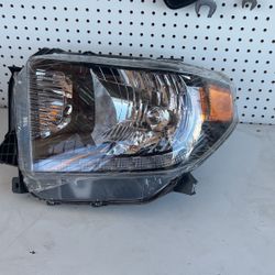 2018-2021 Toyota Tundra Headlight Capa New