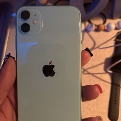 iPhone 11 - 64GB (UNLOCKED)