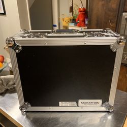 Marathon MA-1200 Flight Road DJ Turntable Case