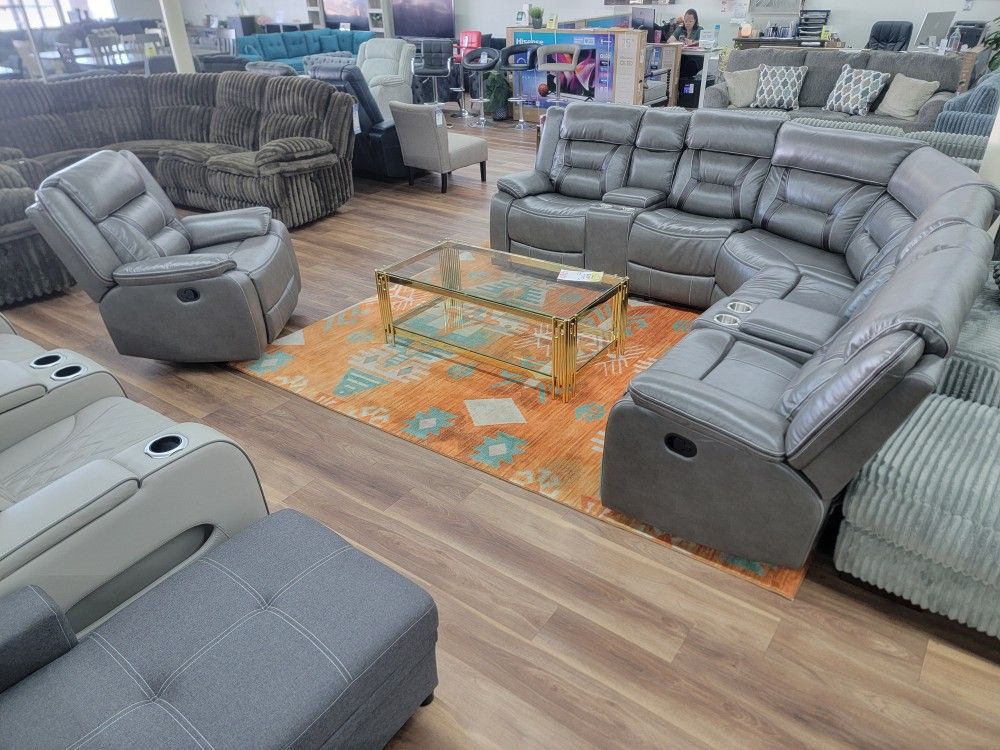 New 3pc Sectional And Recliner In Grey Leather