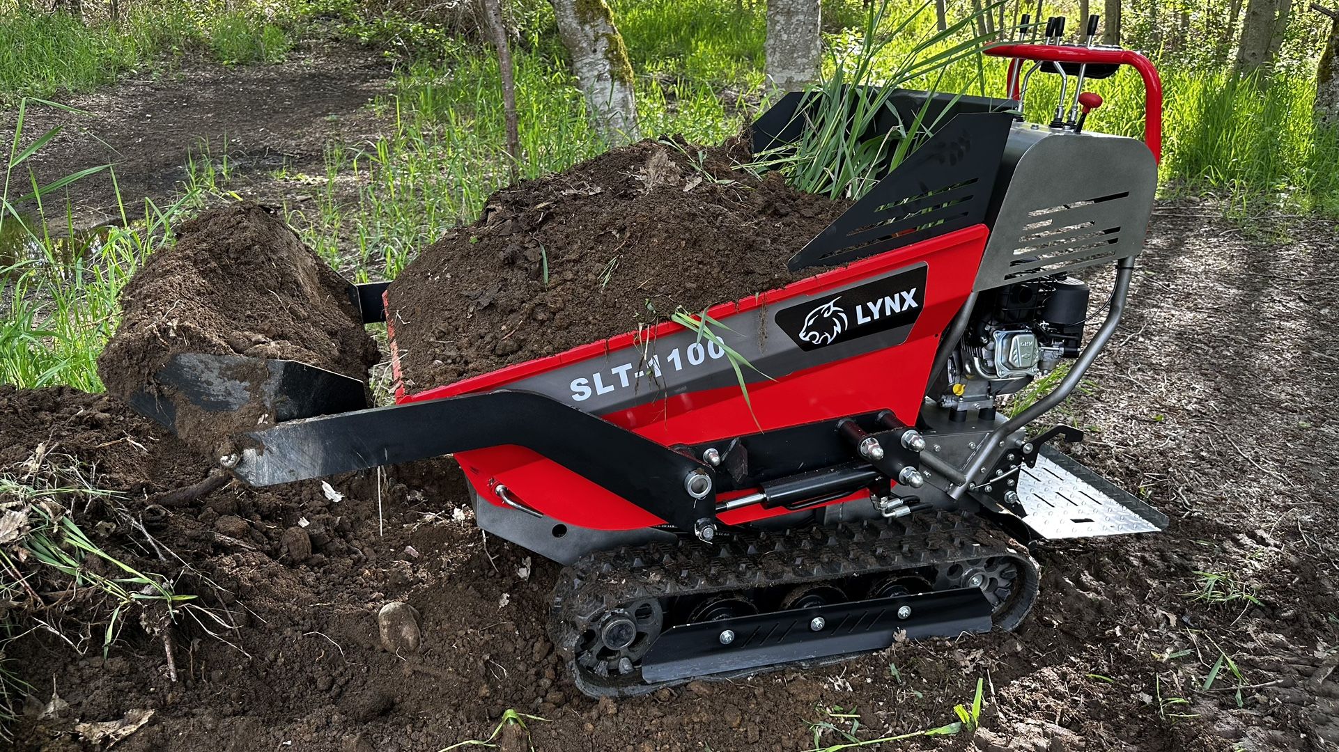 2025 LYNX SLT-1100 Hydraulic Mini Dumper UTV Self Loading Motorized Wheel Barrow, Briggs & Stratton 6.5HP Gas Engine Hydrostatic Drive