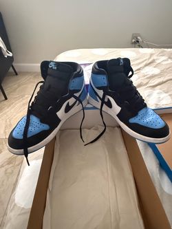 Nike Air Jordan 1 Retro High OG UNC Toe