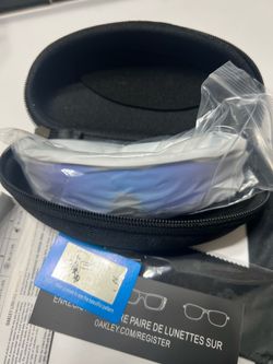 Oakley Radar EV Sunglasses – White Frame / Blue Lens – Brand New