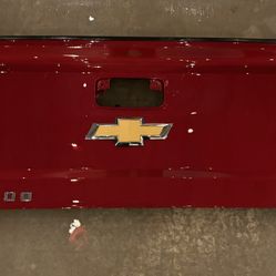 Chevy Silverado 2014-2018 Red Tailgate 