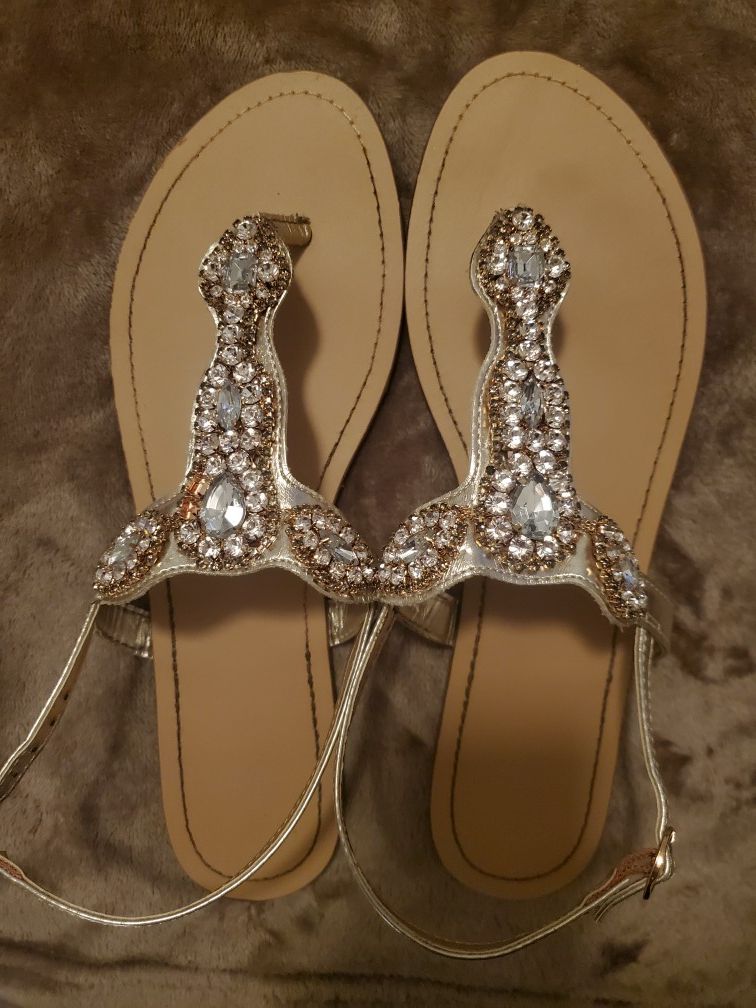 Like new. Only worn 1 time for a wedding . Paid 50 for them. Asking 25$