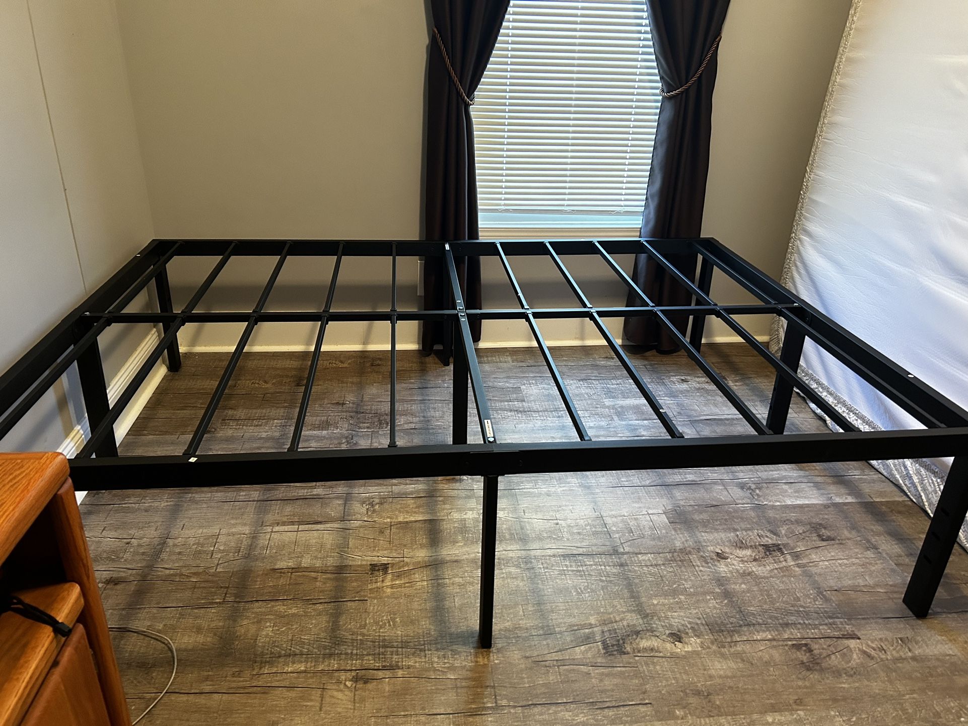 Platform bed frame ( Full Size)