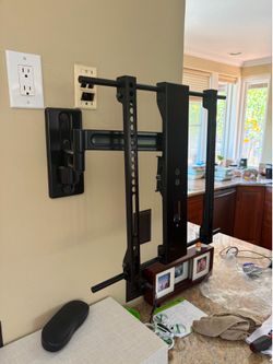 PENDING Sanus Simplicity TV Wall Mount