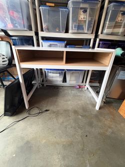 Kids desk