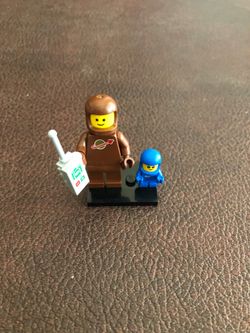 LEGO Minifigure Series 24 - Brown Astronaut & Space Baby