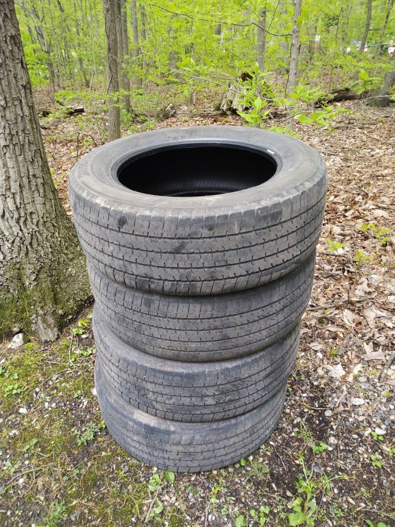 Set Of 4 -275/65R/20 used tires
