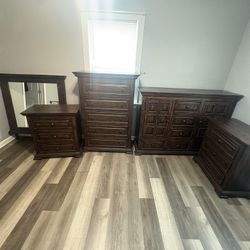 Bedroom Furniture Set