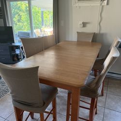 Kitchen Table And 6 Chairs 