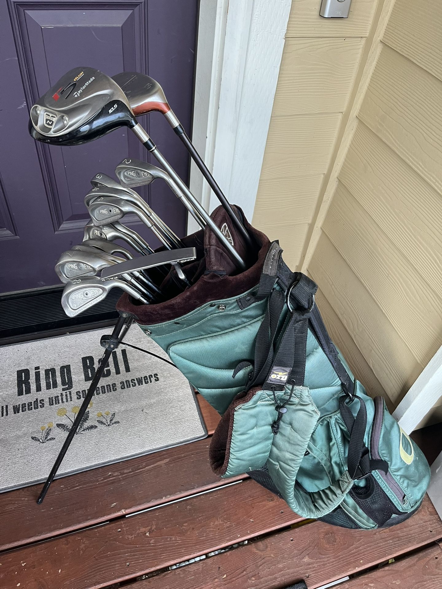 Complete Set of Men’s PING & Taylormade Golf Clubs with Nike Ducks Bag