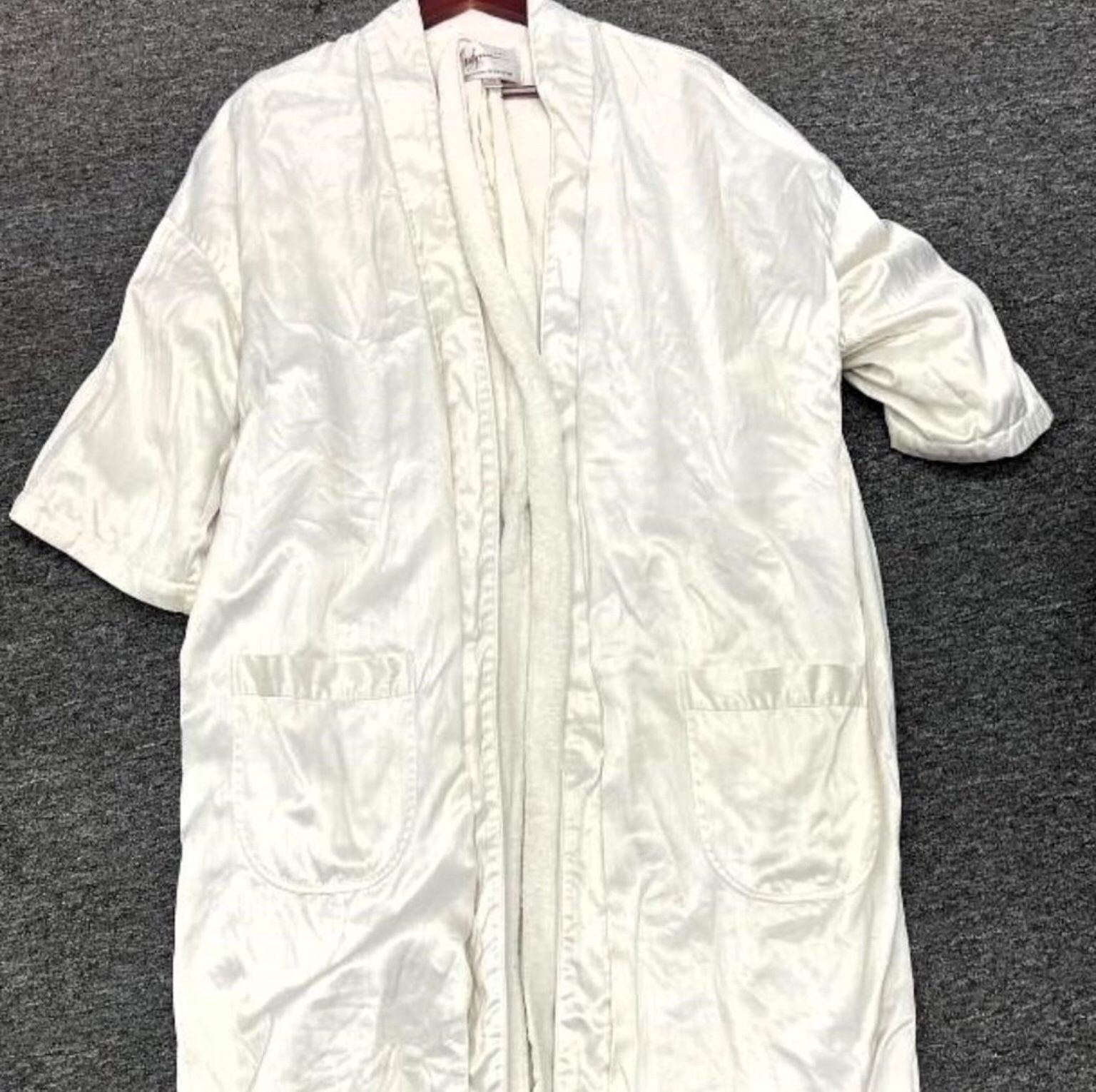 BELLAGIO Las Vegas BATHROBE Designer BATH ROBE Luxurious BATHROBE Priced  CHEAP for Sale in Los Angeles, CA - OfferUp