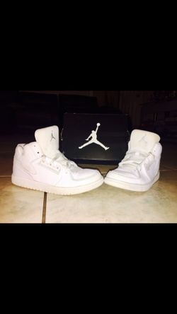 Jordan’s Kids size 1 Y